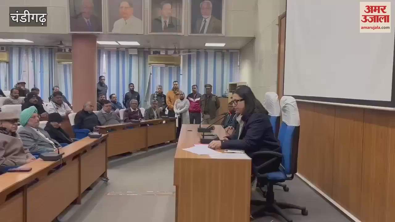 VIDEO : Tribute paid to former PM Manmohan Singh in Senate Hall at Punjab University