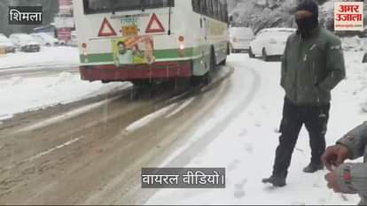 VIDEO : A major accident was averted when a bus slipped on the snow in Narkanda and collided with a pickup