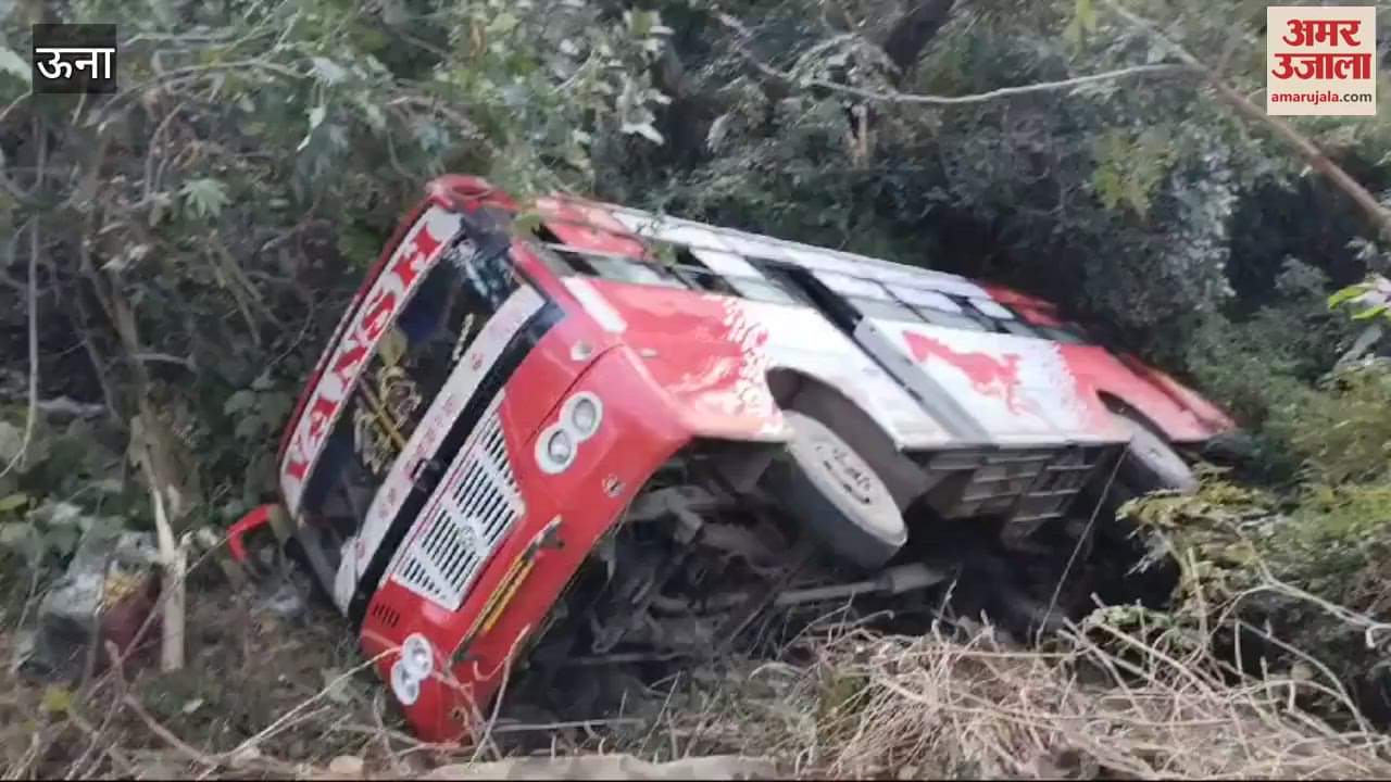 VIDEO : A private bus from Punjab fell into a ditch in Chintpurni