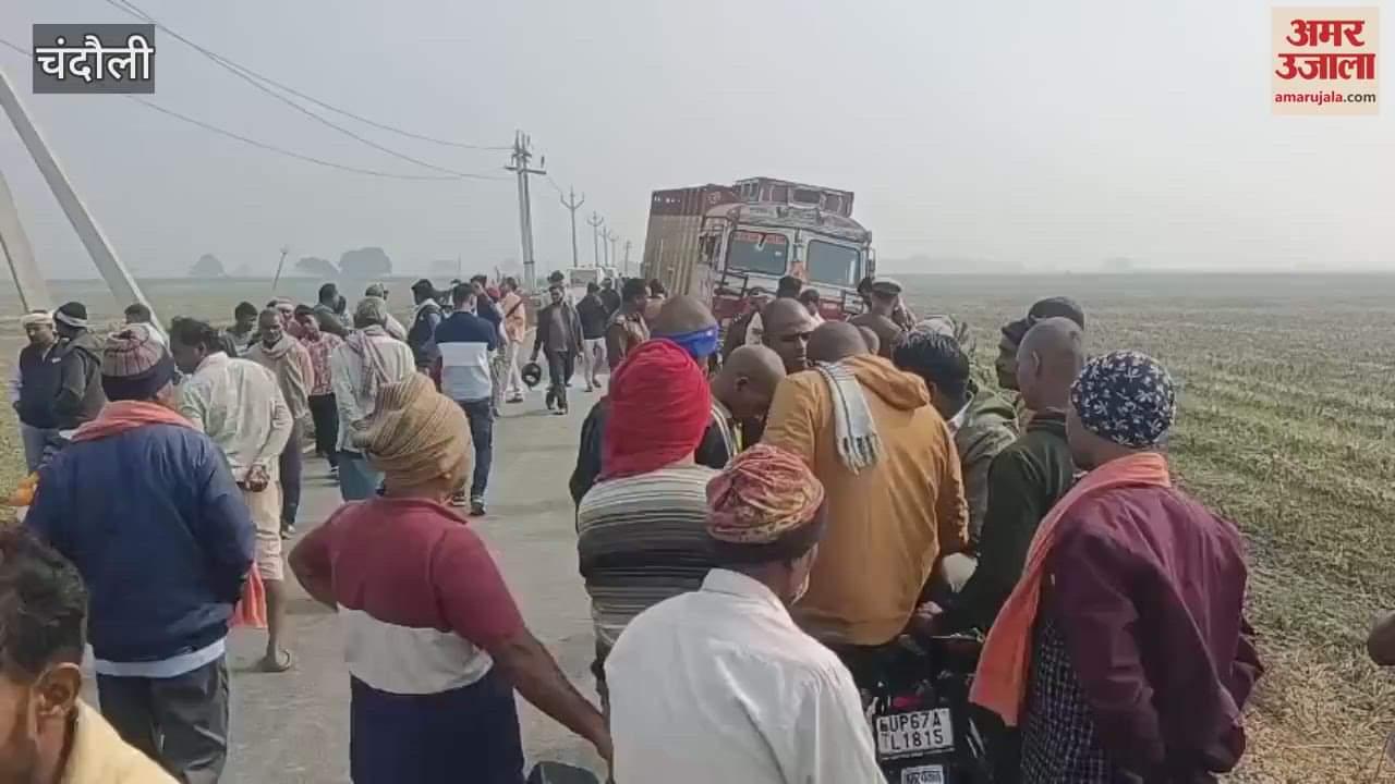 VIDEO : Chandauli News Truck Loaded Cylinders Crushed Young Man Stuck Mud Trying Escape Massive Traffic Jam