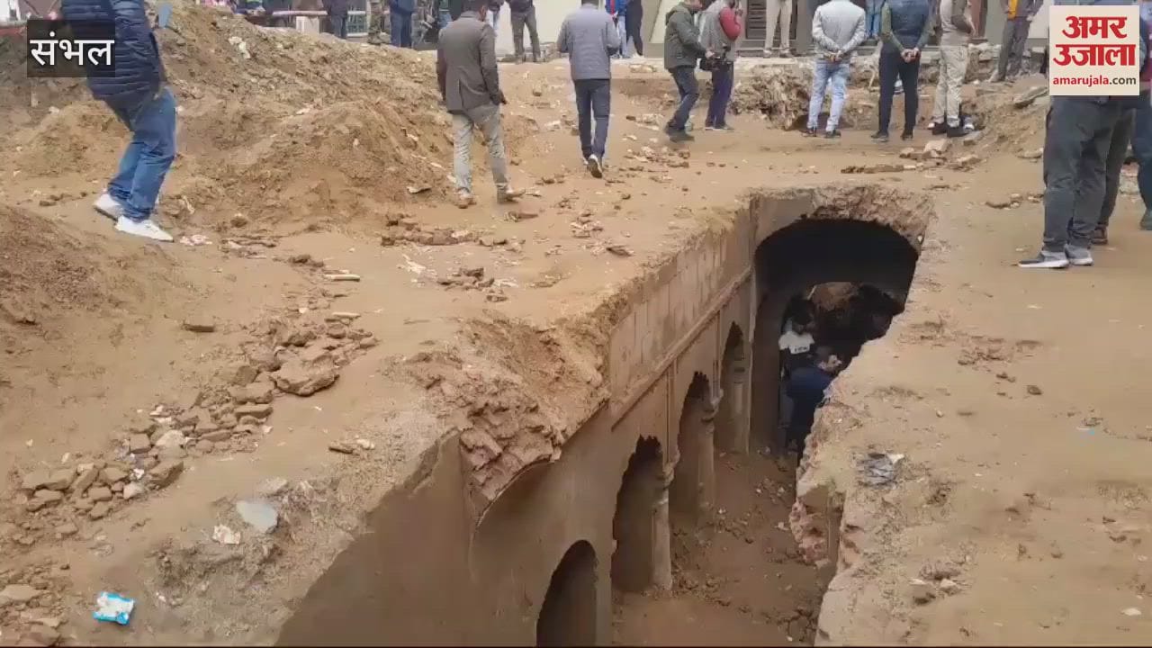 VIDEO : well was dug up to fifteen feet in Chandausi, the lintel of a corridor was found broken