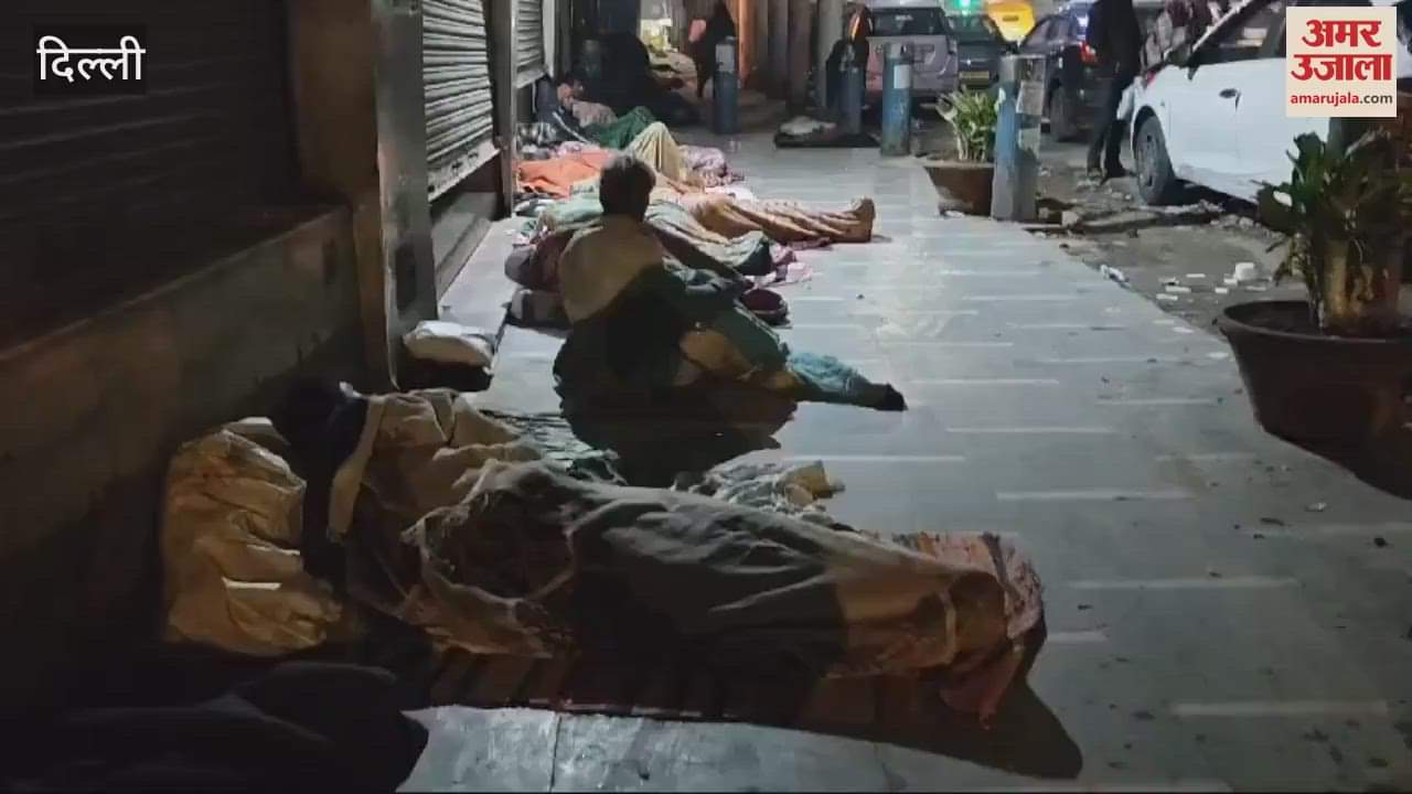 VIDEO : People shivering in the harsh cold in Delhi