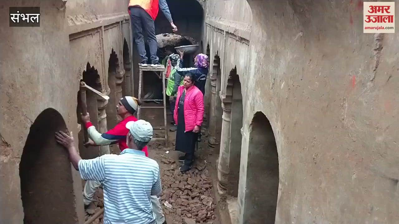 VIDEO : Four doors were seen during the excavation of the stepwell in Chandausi, work is on to find the end