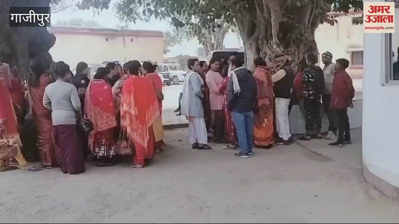 VIDEO : Case of murder eunuch naked protest ghazipur market second day bus glass broken shops closed