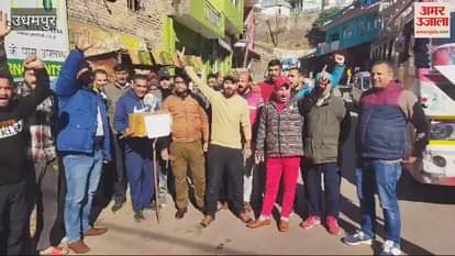 VIDEO : Demonstration in Udhampur on charges of harassing the poor, voice raised in support of street vendors