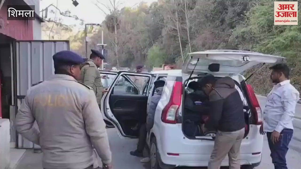 VIDEO : Tourists are bringing sticks, rods hockey sticks for the New Year celebrations police stopped them at Shoghi barrier