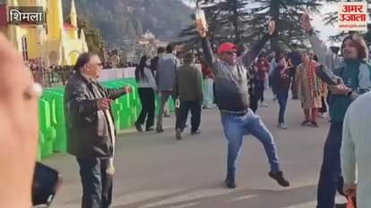 VIDEO : People dancing on the ridge shimla with bottles of liquor