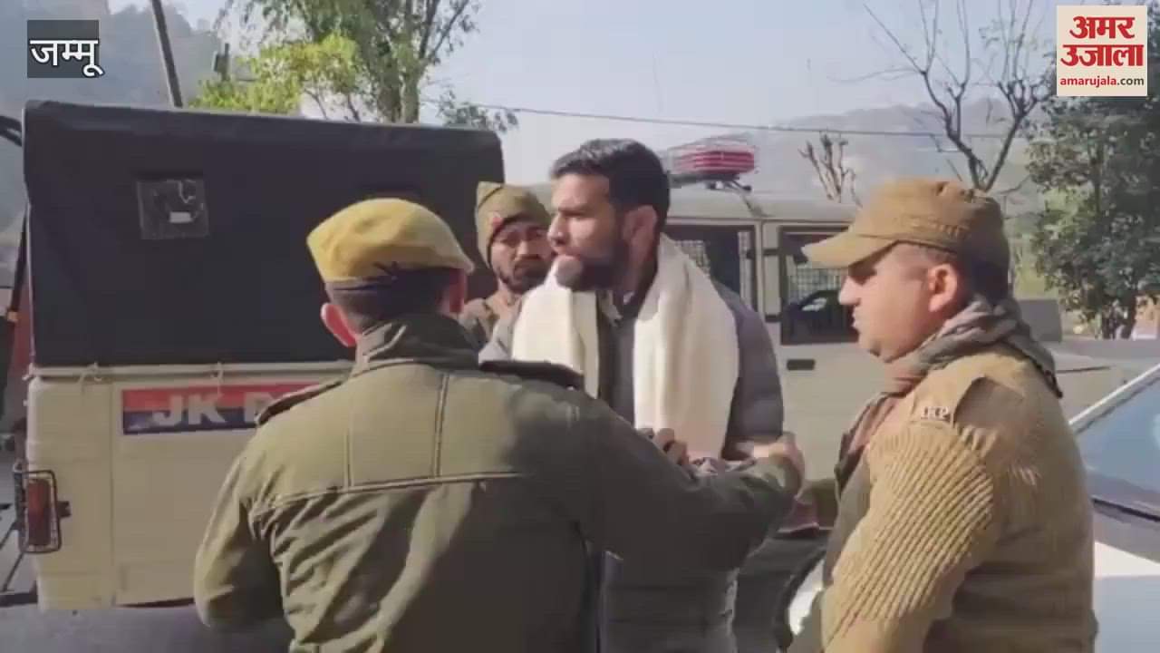 VIDEO : Congress leader Karan Deep Singh, who was going from Reasi to Katra, arrested, trying to join anti-ropeway protest.