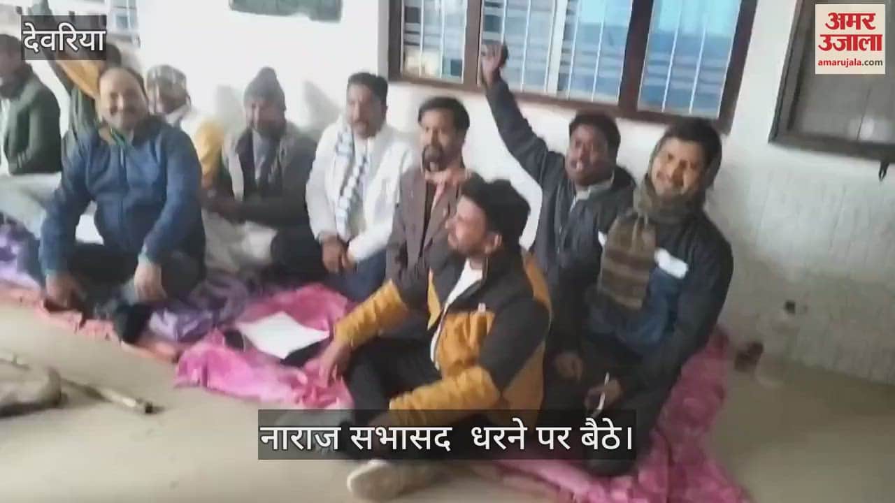 VIDEO : Councilors sat on strike in Lar Nagar Panchayat and demonstrated