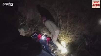 VIDEO : अल्मोड़ा में सड़क हादसा, जागेश्वर धाम जा रही कार खाई में गिरी; सात घायल