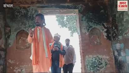 VIDEO : After stepwell youth blew conch at the ruined Bankebihari temple, police chased him away