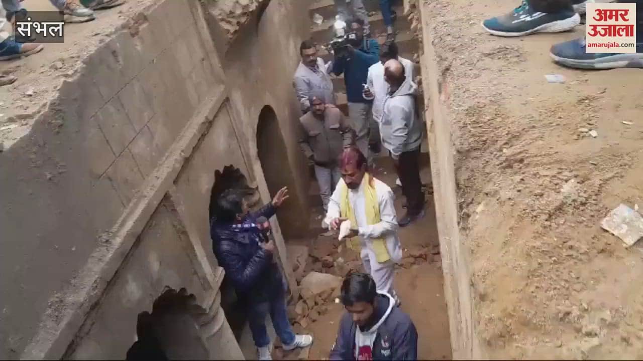 VIDEO : Excavation of the stepwell continues in Chandausi, the gate of the second floor is visible