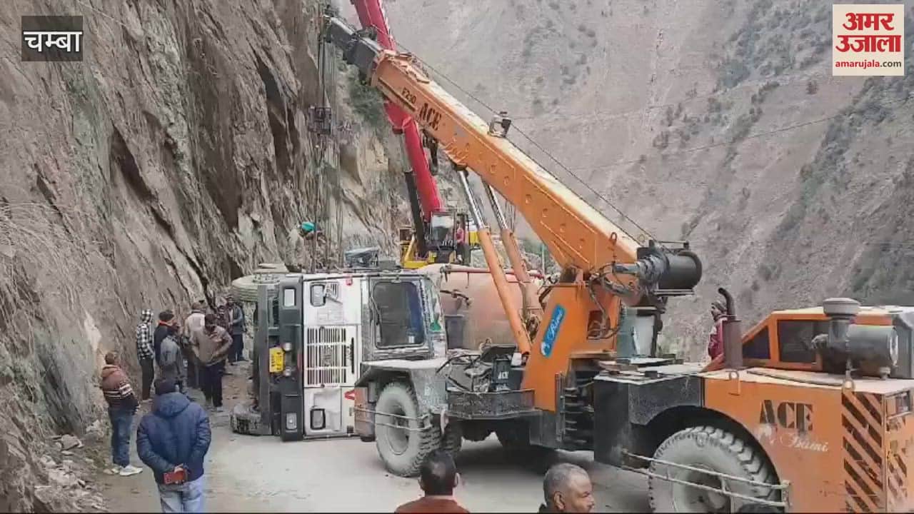 VIDEO : Traffic restored on Kharamukh-Holi road after 26 hours overturned cement laden truck removed