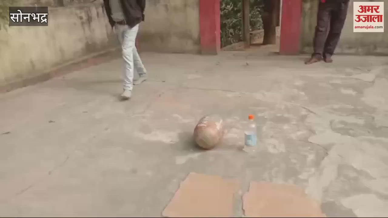 VIDEO : thieves ran throwing Shivling drain in bhadohi Mahakaleshwar temple people angry