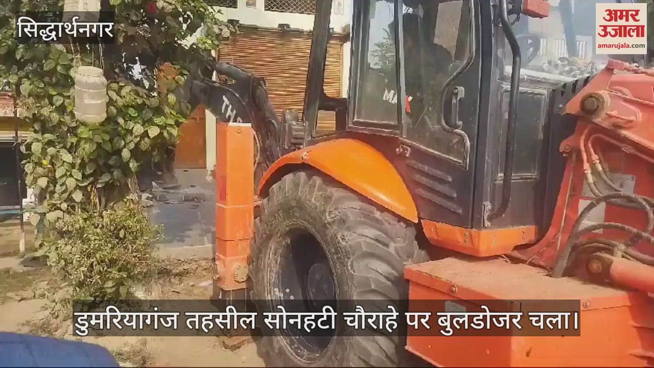 VIDEO : Administration's bulldozer runs on encroachment