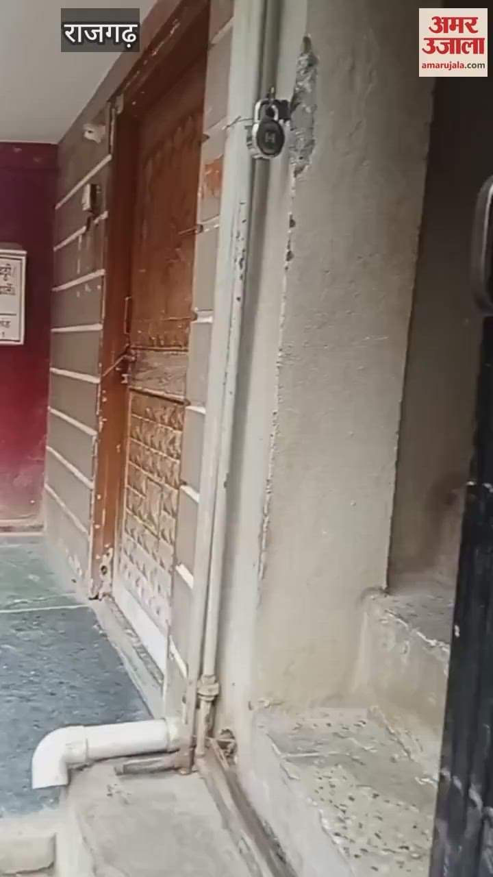 thieves broke the locks of deserted houses and made away with jewelery worth lakhs In Rajgarh