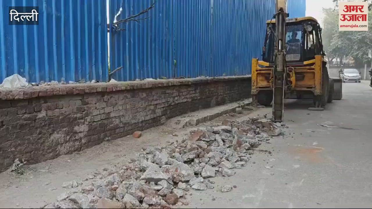 VIDEO : Roads are being demolished even after implementation of Grap 3 in Delhi
