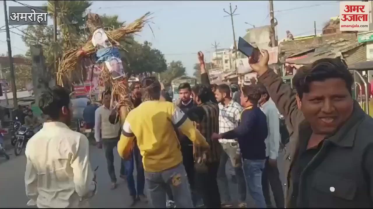 VIDEO : Former MP ST Hasan effigy burnt for calling Rani Padmavati Jauhar a rumour