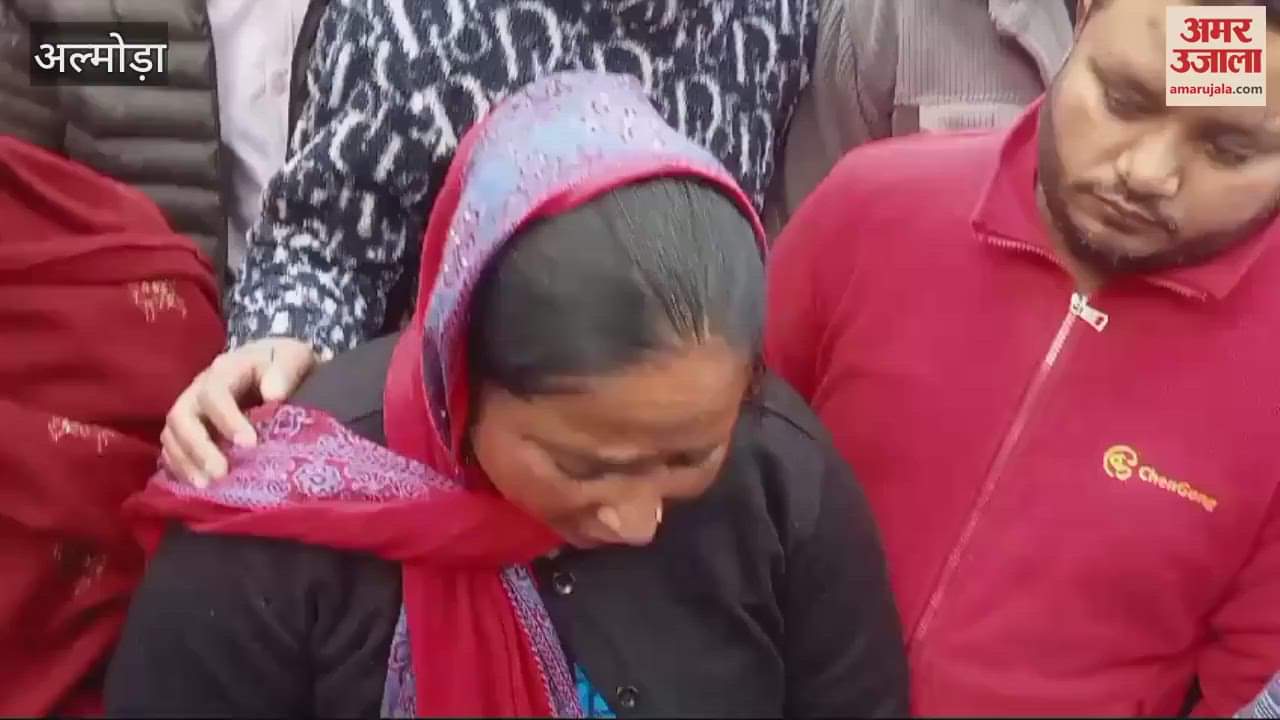 VIDEO : जियो मैनेजर अपहरण कांड...अल्मोड़ा के युवकों की गिरफ्तारी के विरोध में अजय टम्टा का घेराव, झूठा फंसाने का लगाया आरोप