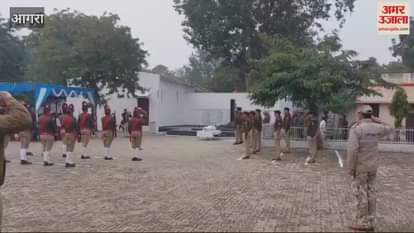VIDEO : आगरा के थाना एत्मादौला में  तैनात दरोगा की मौत, पुलिस लाइन में दी गई अंतिम सलामी