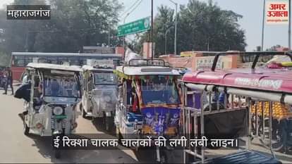 VIDEO : E rickshaw drivers occupy the front of the bus station
