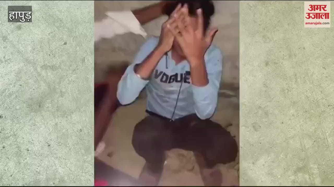 VIDEO : Two youths brutally beat a Dalit student in Hapur