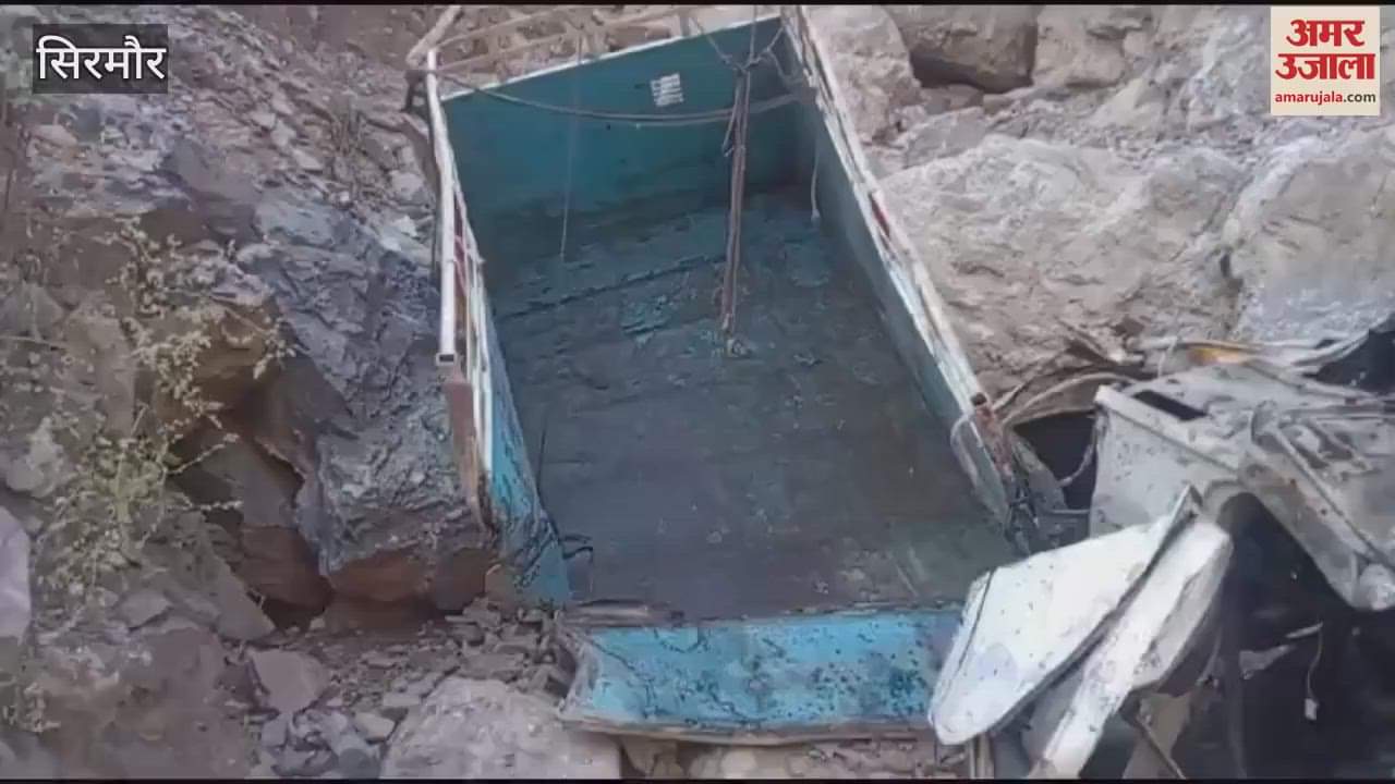 VIDEO : A pickup fell into a ditch in Badwas on Paonta-Shilai NH 707 two youths died