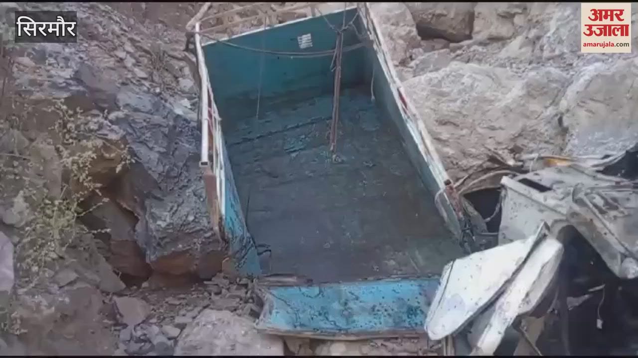 VIDEO : A pickup fell into a ditch in Badwas on Paonta-Shilai NH 707 two youths died