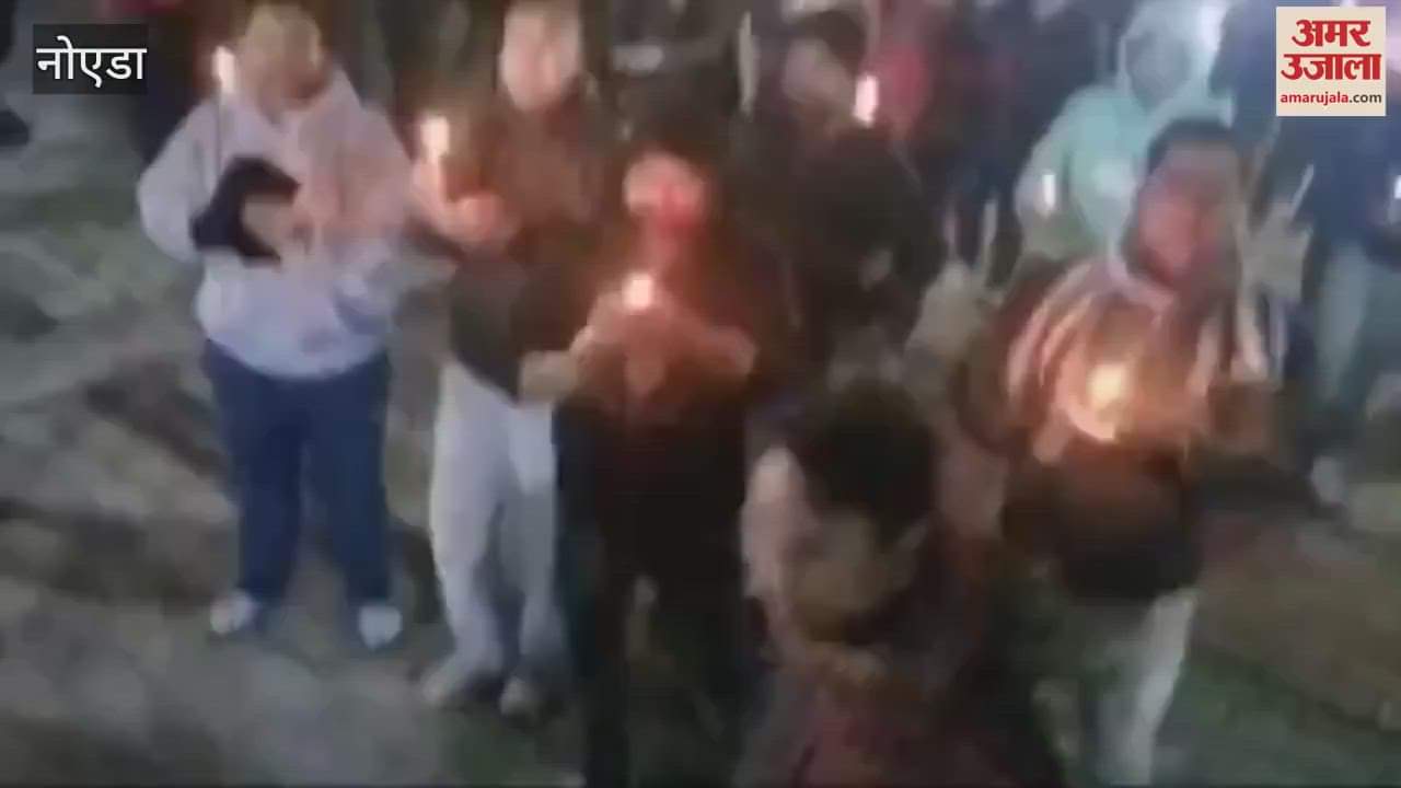 VIDEO : Candle march taken out in Greater Noida after proposal to fix weightage of votes on size of the flat is passed