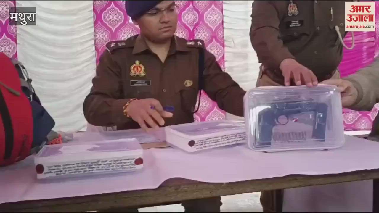 VIDEO : Pwd Minister Pso Pistol Stolen From Train