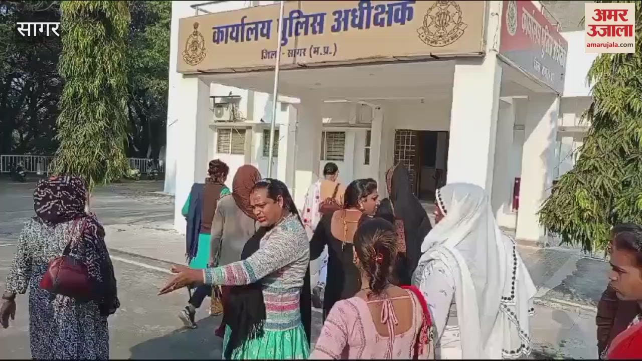 Sagar News Stop Rani and Mona sir they extort money in our area eunuchs submitted a memorandum in SP office
