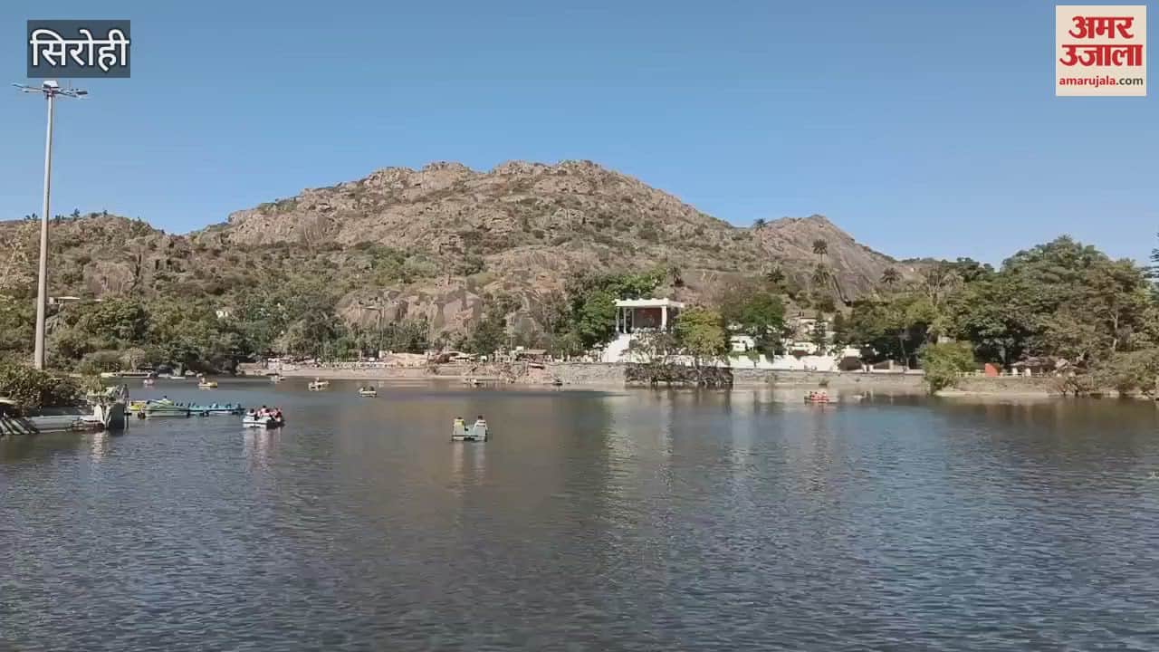 In Mount Abu, the temperature remained at 0 and at some places minus 1 degree Celsius with cold winds.