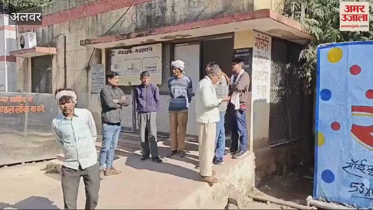 One dead in road accident, car damaged