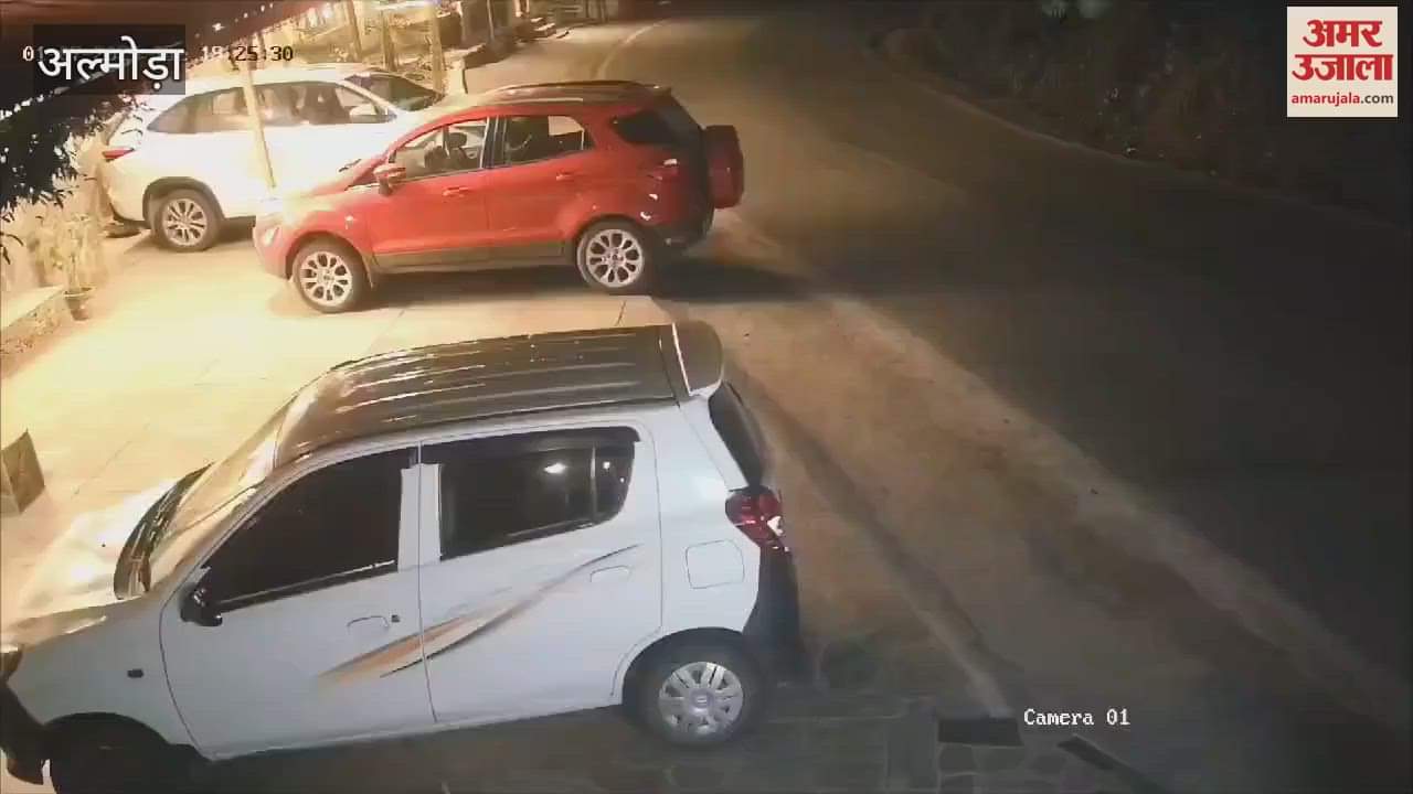 VIDEO : कार की टक्कर से स्कूटी सवार घायल, सीसीटीवी में कैद हुई घटना