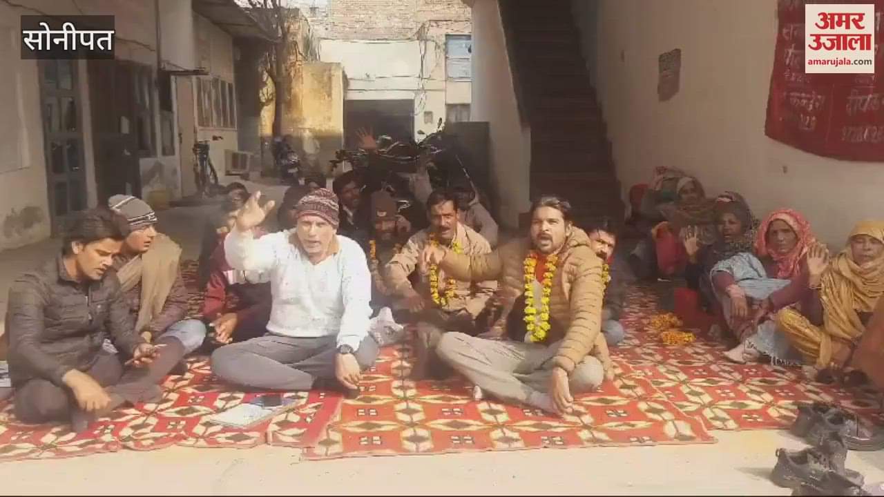 VIDEO : 21 sanitation and fire brigade workers started a gradual hunger strike in Sonipat