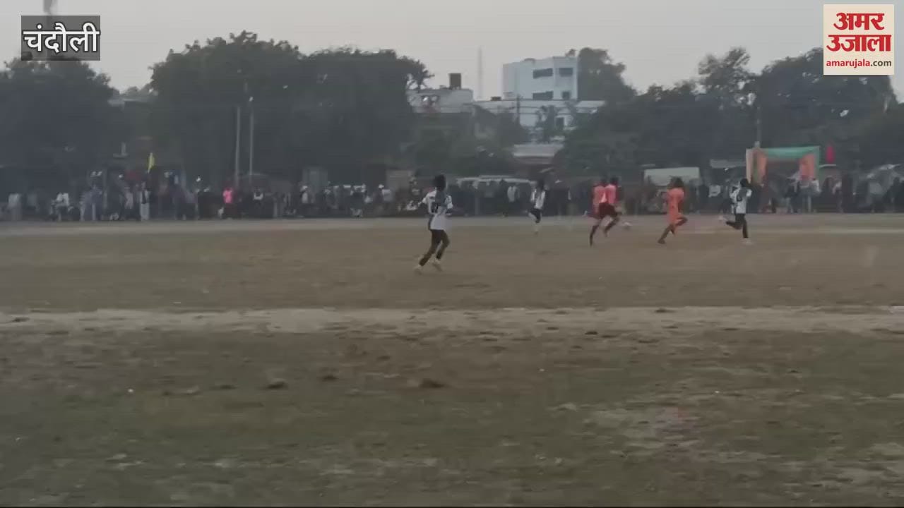 VIDEO : Teams Dhanapur Mau won match entered next round spectators gathered inter-state football competition
