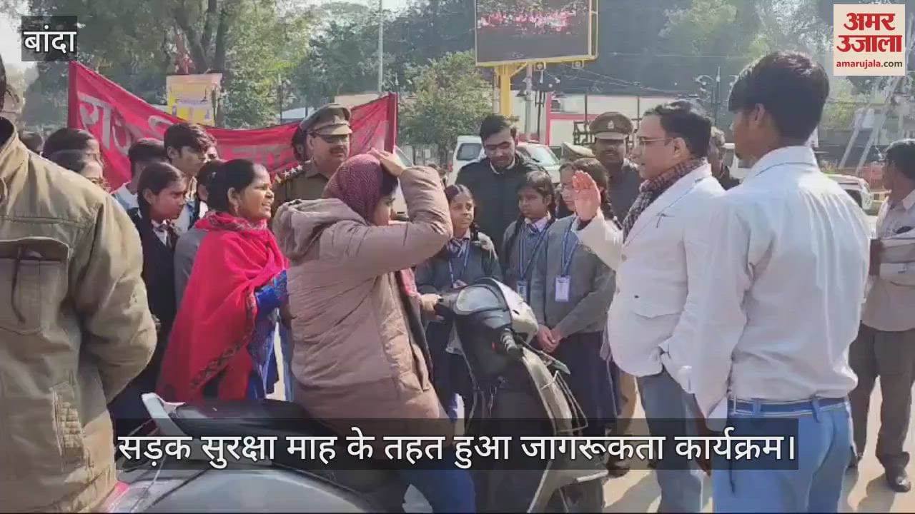 VIDEO : Girls gave flowers to bike riders without helmets