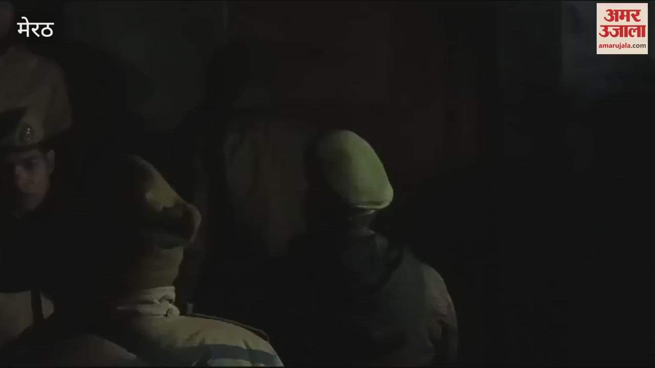 VIDEO : Meerut: Couple and three daughters murdered by slitting their throats in Lisadigate, all five bodies found in bed box.