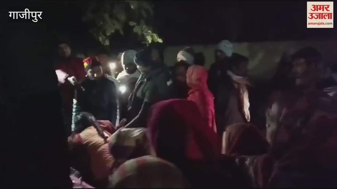 VIDEO : Ghazipur News Car hits divider after crushing scooter rider one dead other critical condition