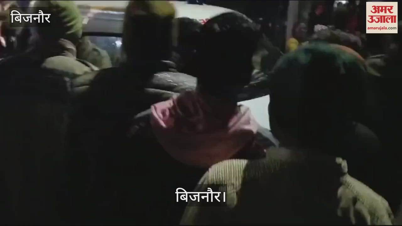 VIDEO : man died after being hit by a tractor trolley, his mother was seriously injured, villagers created a ruckus