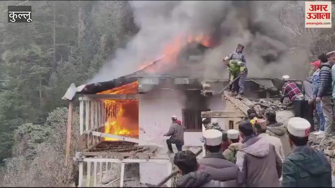 VIDEO : A two and a half storey house caught fire in Jibhi of Banjar