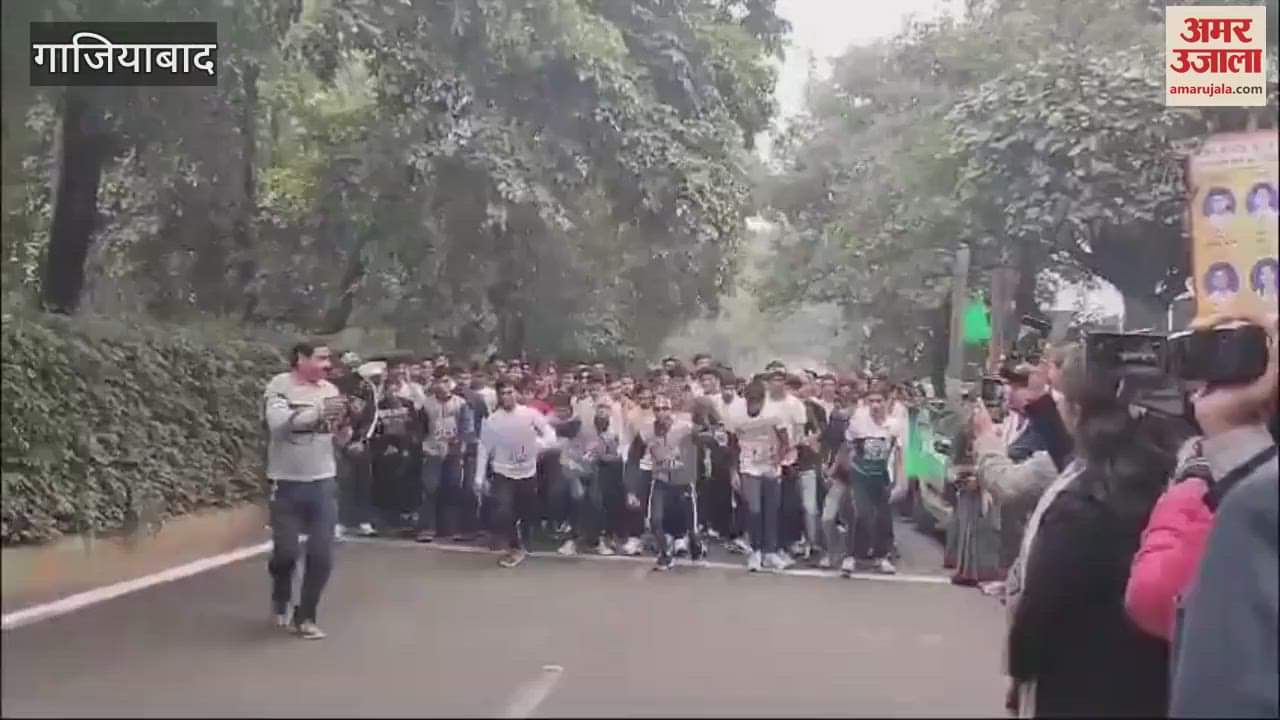 VIDEO : Students ran in mini marathon in Ghaziabad