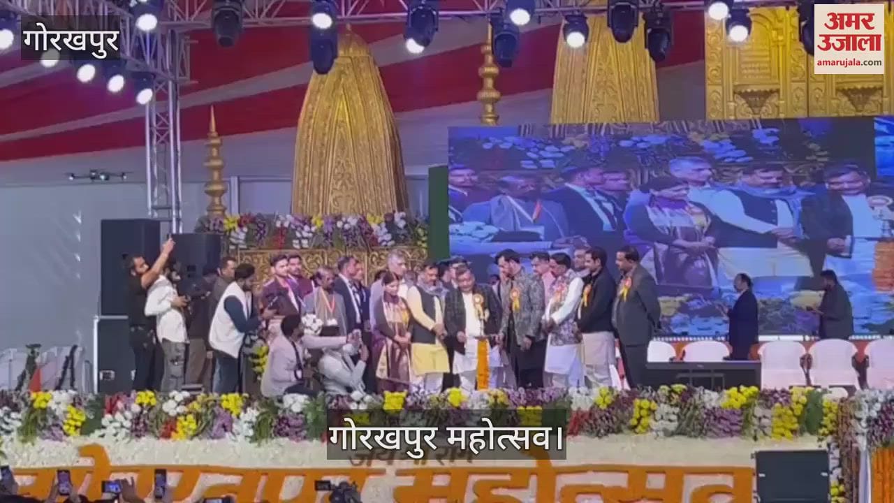 VIDEO : MP Ravi Kishan and Tourism Minister started the festival by lighting the lamp.