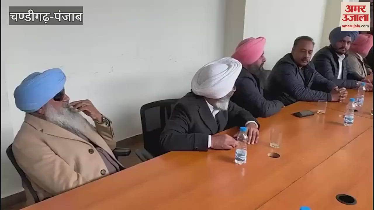 VIDEO : PPCC Chief Amarinder Singh Raja Warring holding meeting with DCC Presidents