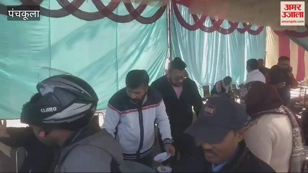 VIDEO : Bread pakoras were distributed in Sector 11 market on Makar Sankranti in Panchkula