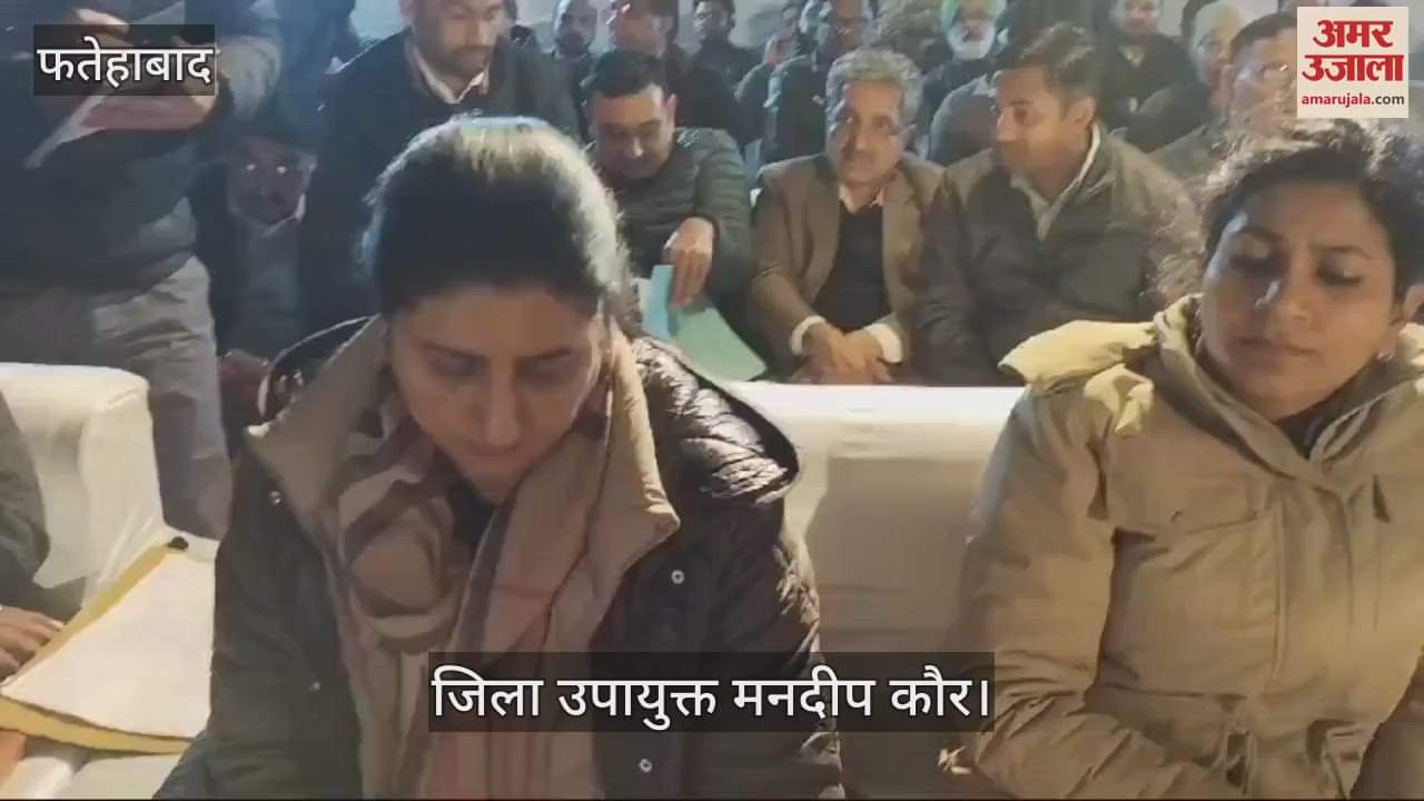 VIDEO : Fatehabad DC and SP reached village Bharpur on night stay, listened to people's problems