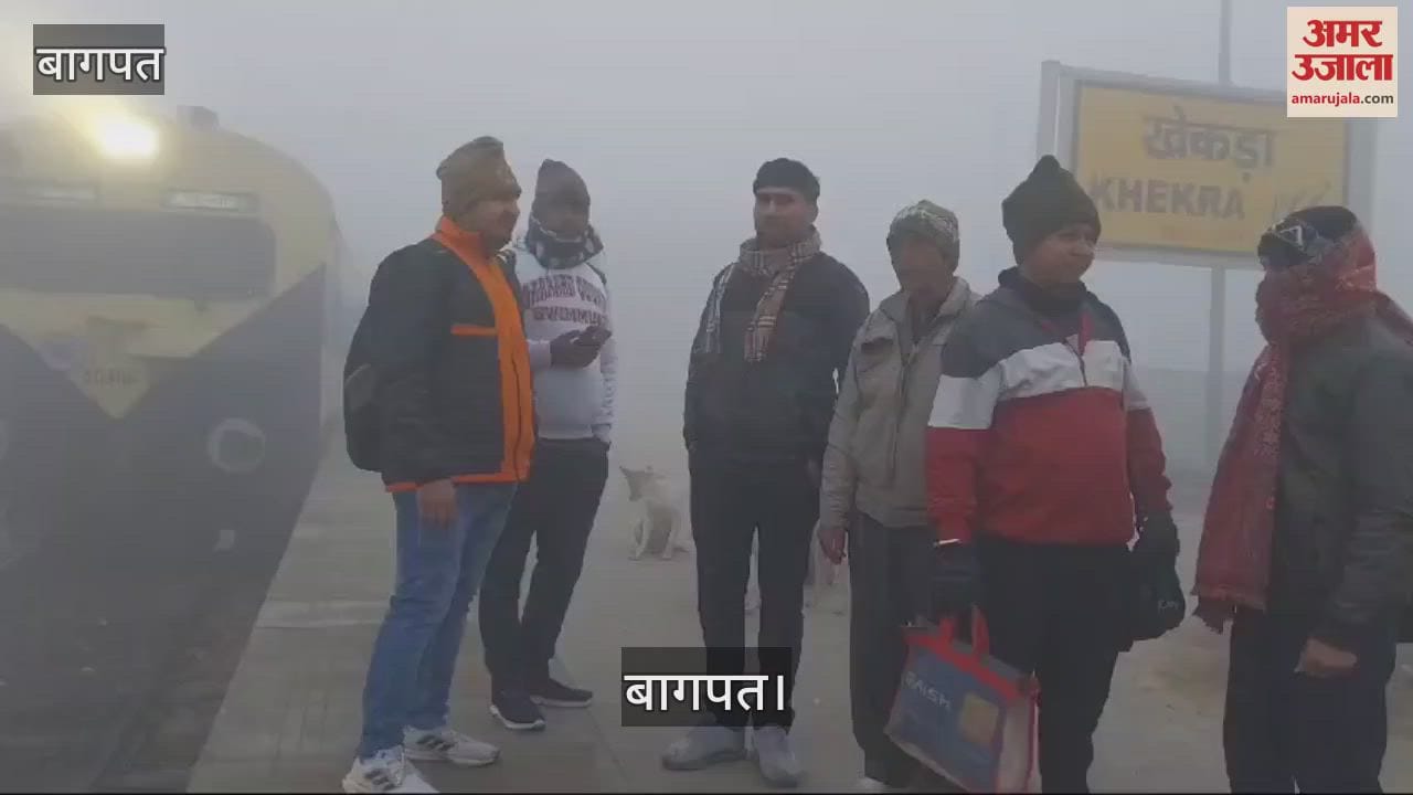 VIDEO : train was stranded for about four hours due to power failure in Baghpat