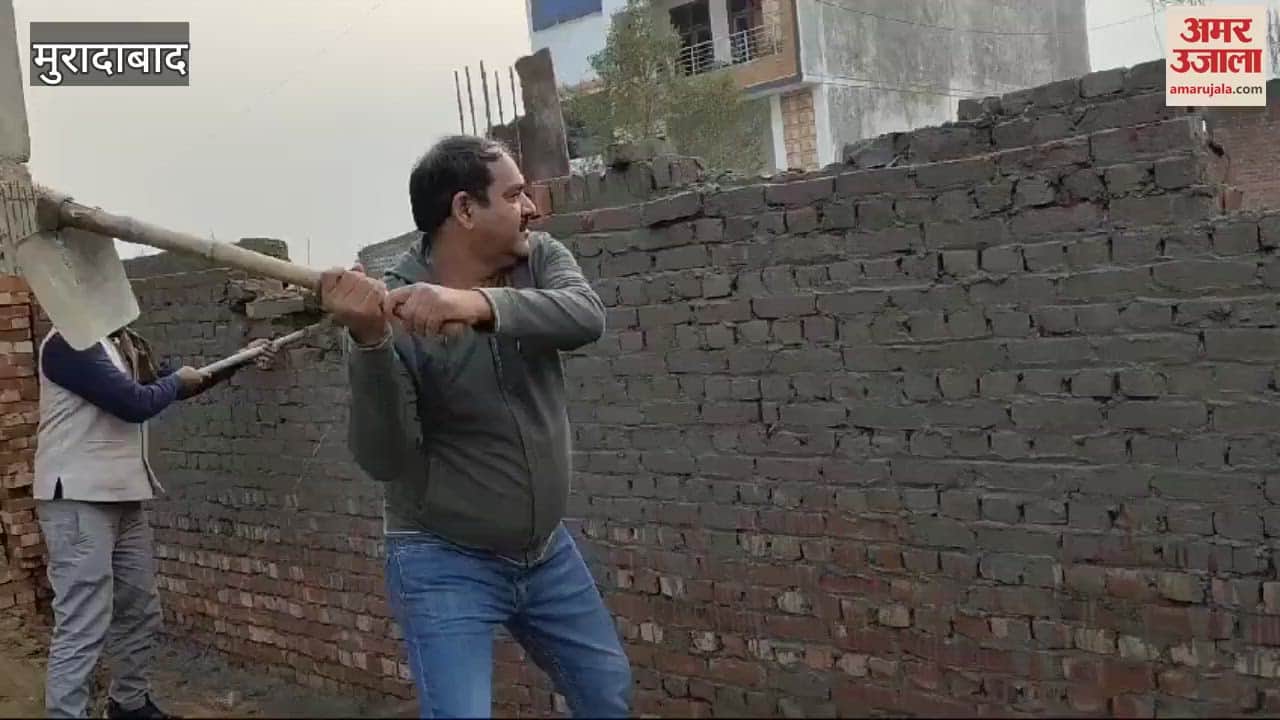 VIDEO : Occupation of enemy property in Bilari, Tehsildar himself demolished the wall with a shovel