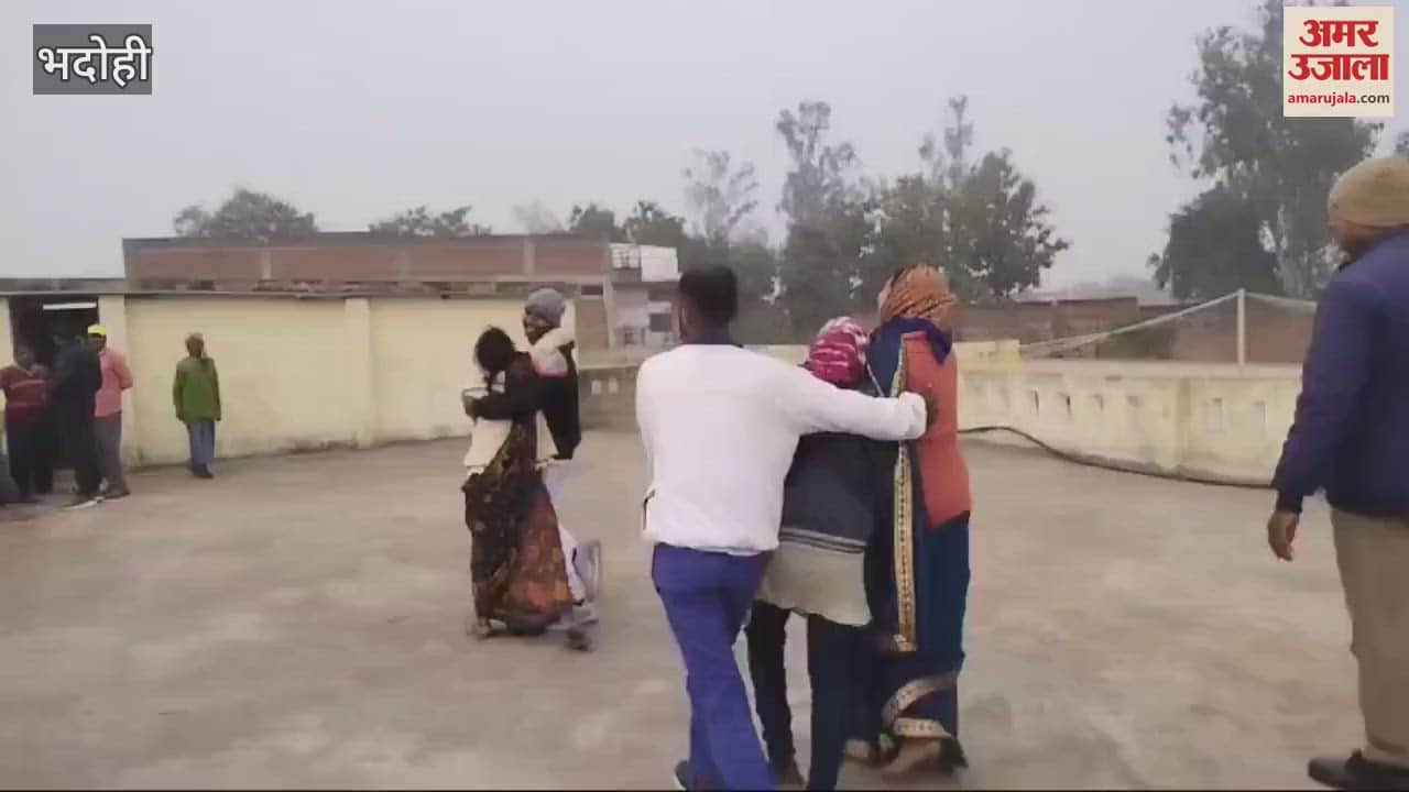 VIDEO : watchman murdered in Bhadohi smashing his head body found roof school blood scattered around