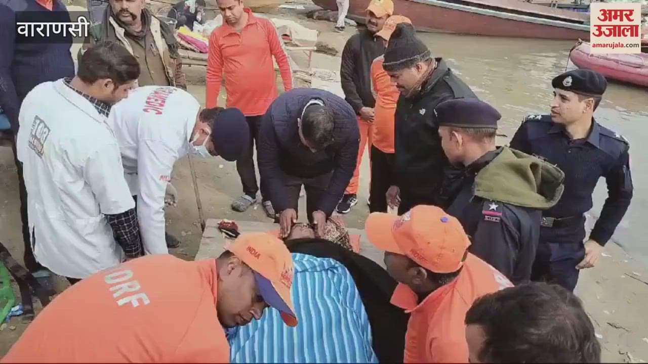 VIDEO : NDRF jawan saved life a woman in varanasi fainted in the water